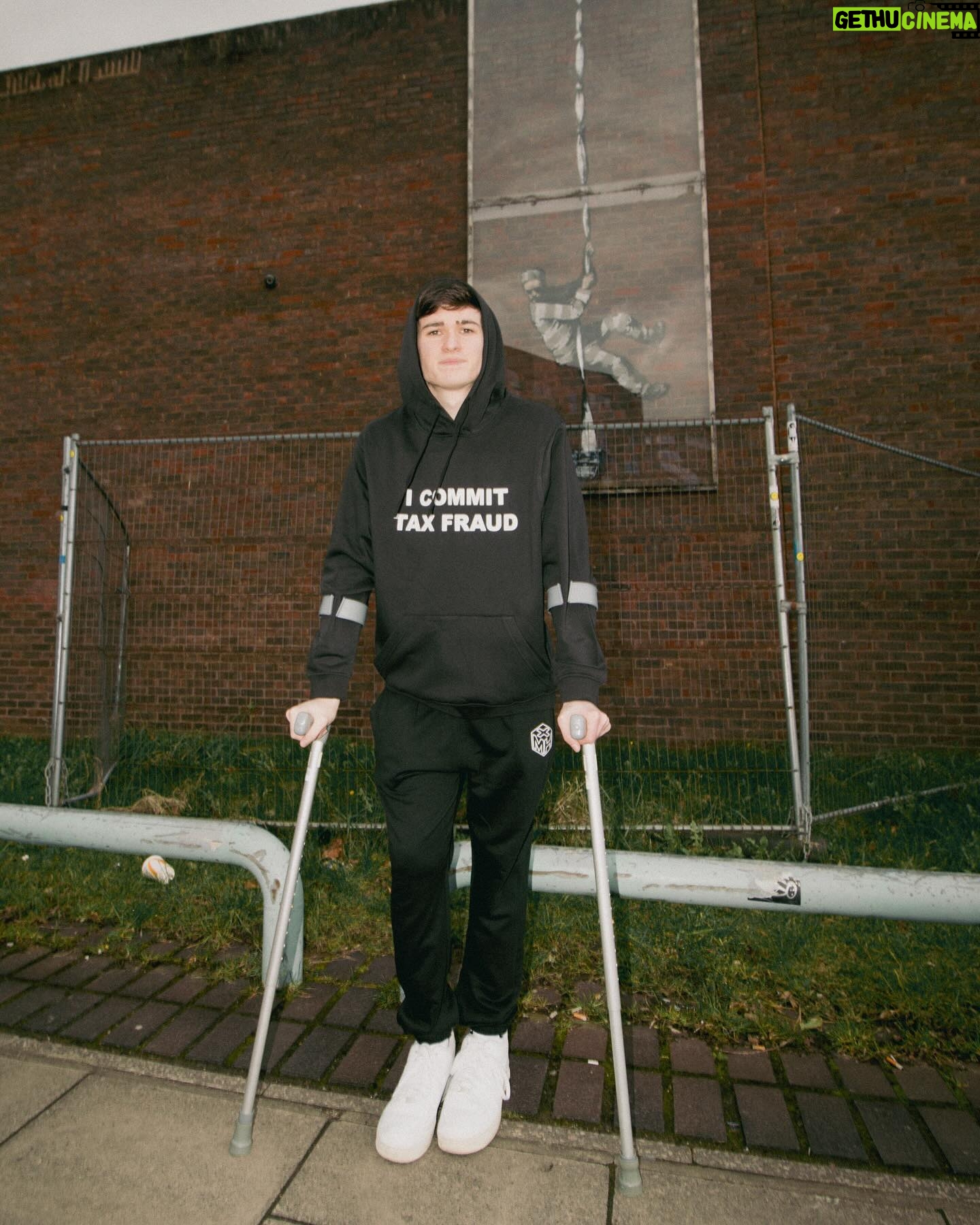 Max Mills - 4.3K Likes - Would you wear this out in public? I know Jimmy Carr wouldn’t..