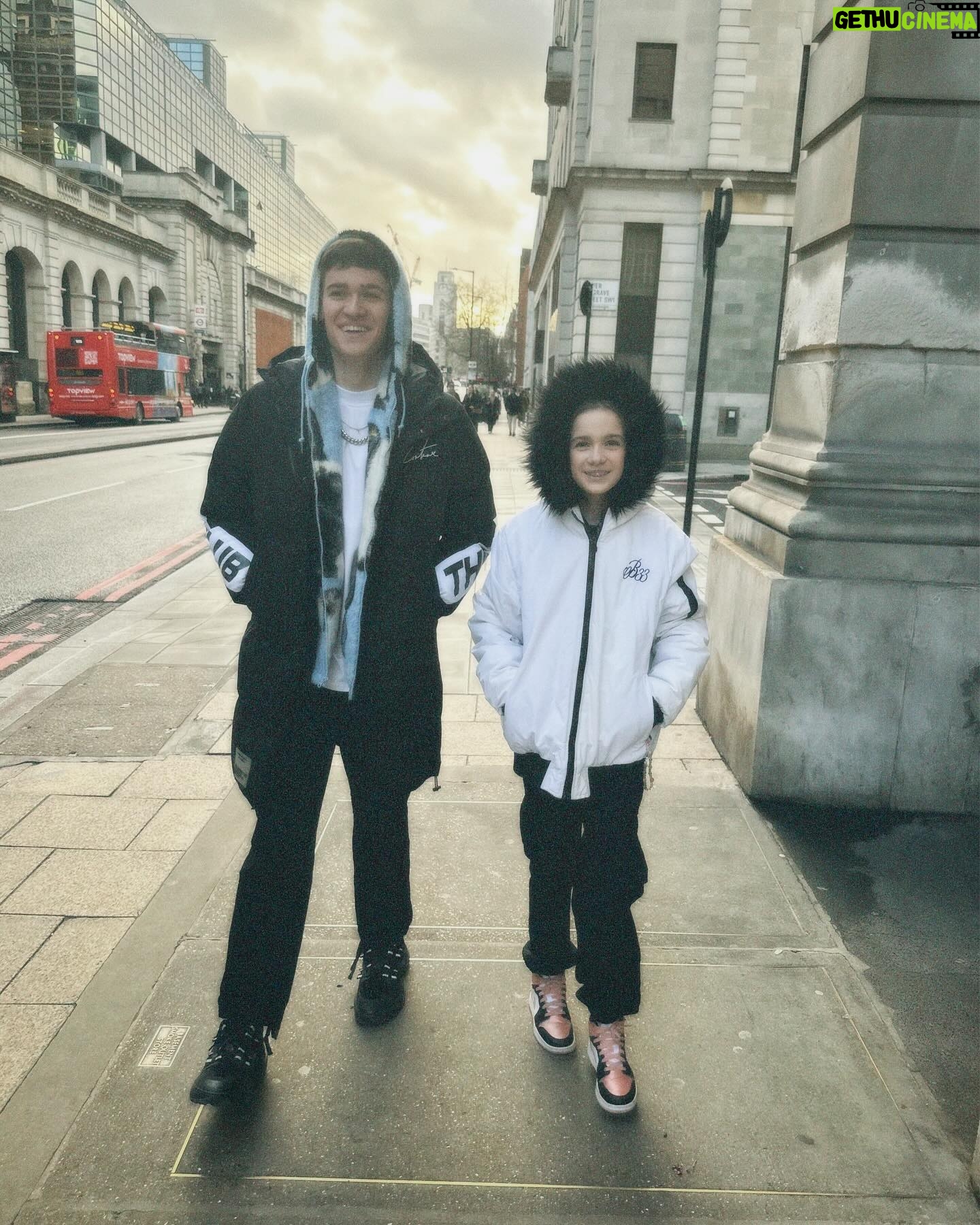 Max Mills - 4.9K Likes - Had a wonderful day, thanks to everyone that sent or posted a message. Happy new year to all of ya from me and Tib ❤️