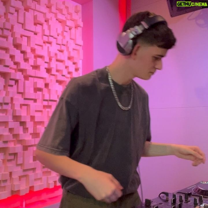 Max Mills - 4.7K Likes - Not a very chronological dump but just posting to let you know, we’re still alive, we’re working on a lot of crazy stuff, and we can’t wait to show you guys in future. Just bear with us, as we wanna make sure it’s all perfect. Love you all ❤️ (also got stung in the face by a wasp if you wanna see it’s in the last slide)