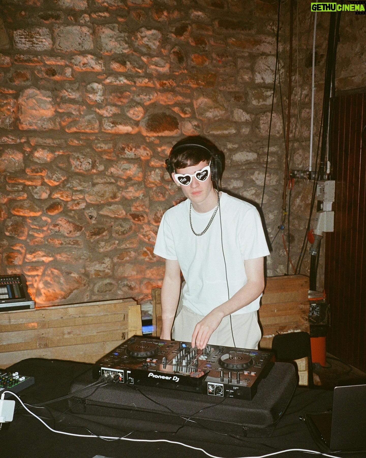 Max Mills - 3.8K Likes - And here are some of my favourite moments from the second half of this year…
1. Never being ready for pictures on red carpets
2. Ruining @hannaahsmith’s wedding
3. Coming out of performance hibernation just for some northerners
4. THE KOALA (not a good decision)
5. Premiere with Tilly and Ellen
6. Me winning Formula 1 in Spa
7. Another premiere but with man lyke Iz
8. Hiking to see the Hollywood sign with Dob (and @georgiafowkes and @wardalejack
9. Speed boating gone wrong
Now all that’s left is my birthday 🗿
Just wanted to say thanks to you guys for baring with us this year as everything has been a lot more behind the scenes than it used to be, unfortunately we’re still gonna be working on the music for a while but promise plenty of content for your eyeballs next year so watch out for that (if this ages poorly blame Harvey)
Hope you all have a sick 2024 love you all ❤️
🦧