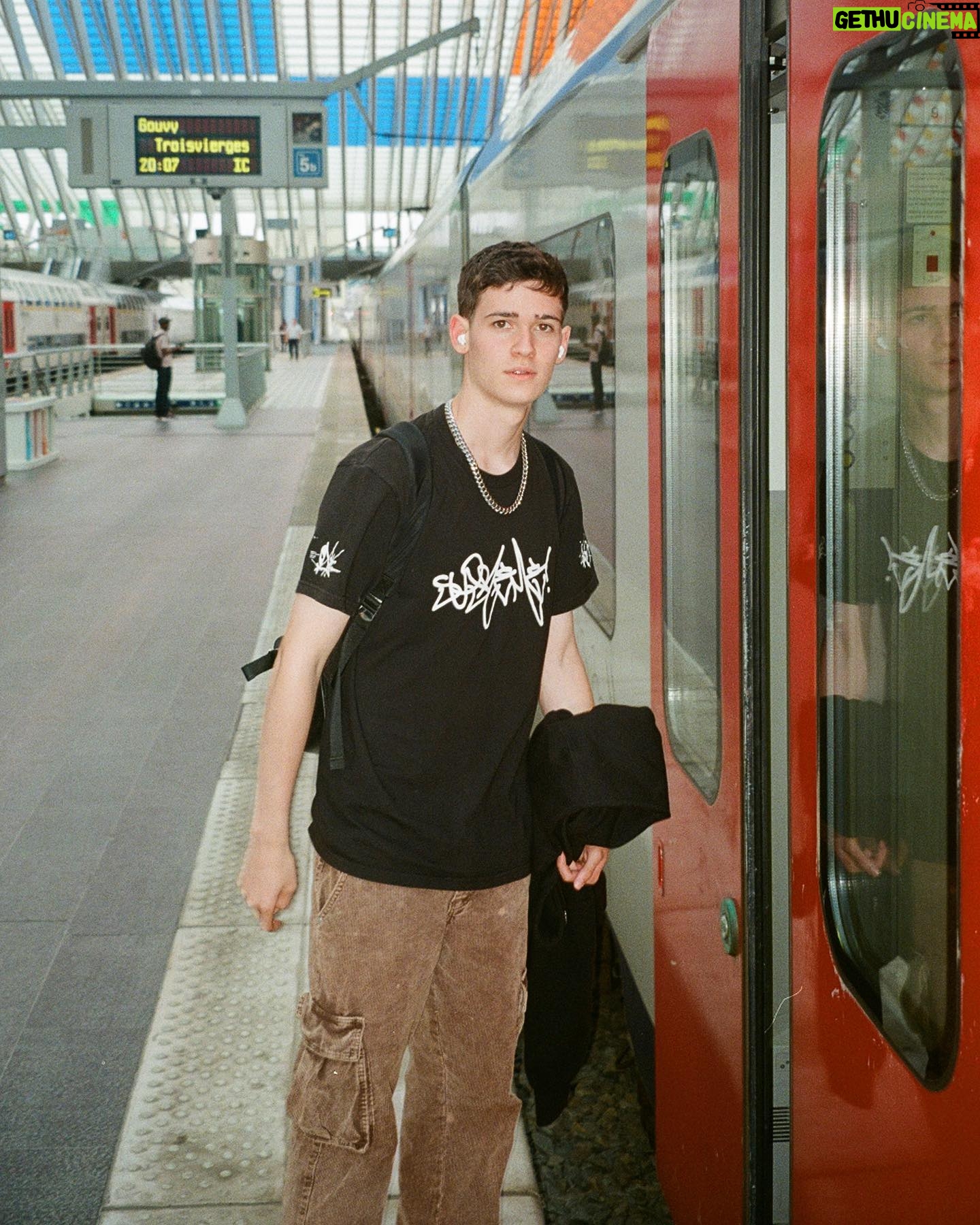 Max Mills - 4.6K Likes - Belgium on film: (with a bonus trophy selfie at the end)