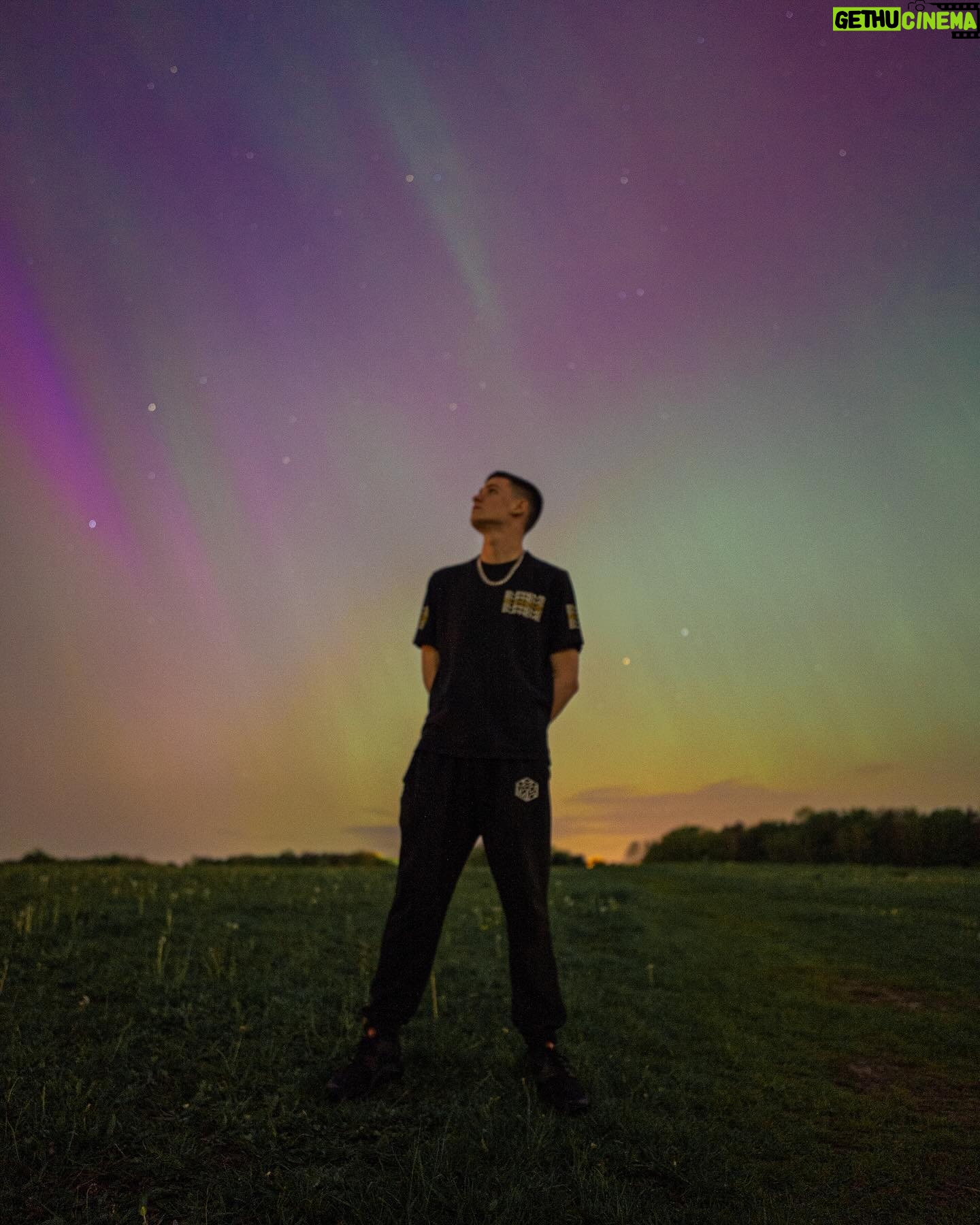 Max Mills - 18.1K Likes - Never thought I’d see the northern lights without having to leave the UK but here we are…