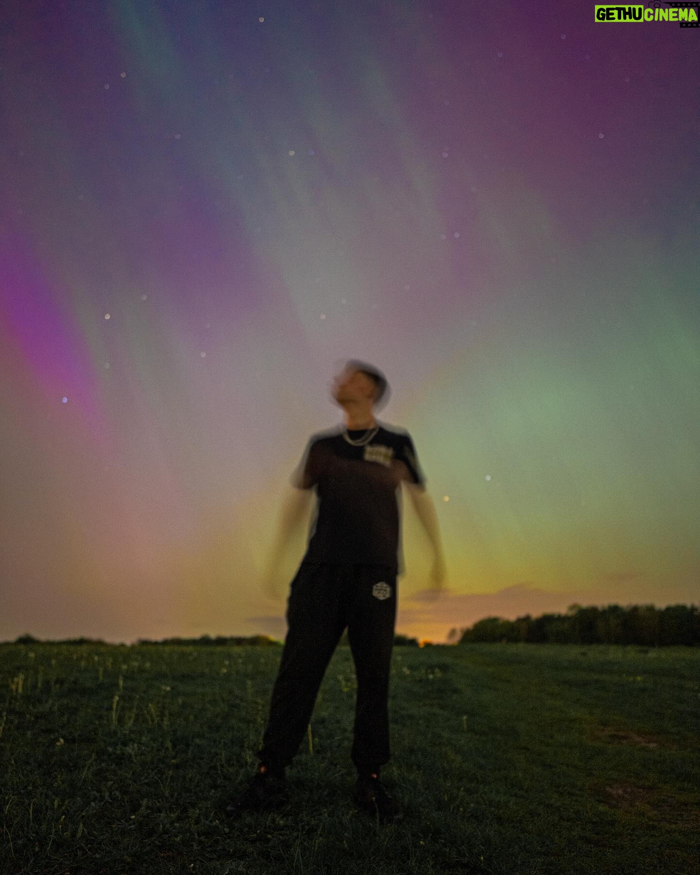 Max Mills - 18.1K Likes - Never thought I’d see the northern lights without having to leave the UK but here we are…