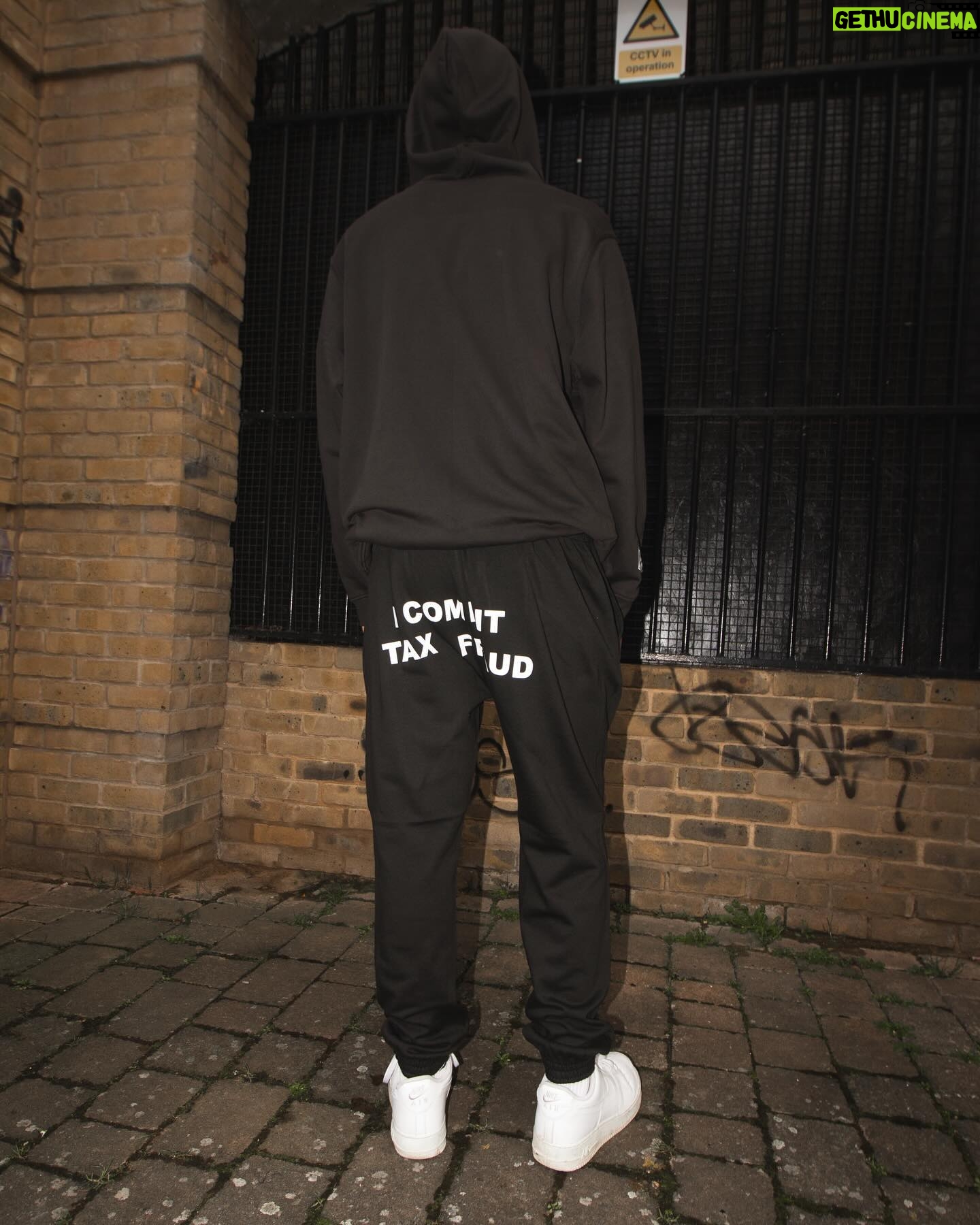 Max Mills - 4.3K Likes - Would you wear this out in public? I know Jimmy Carr wouldn’t..