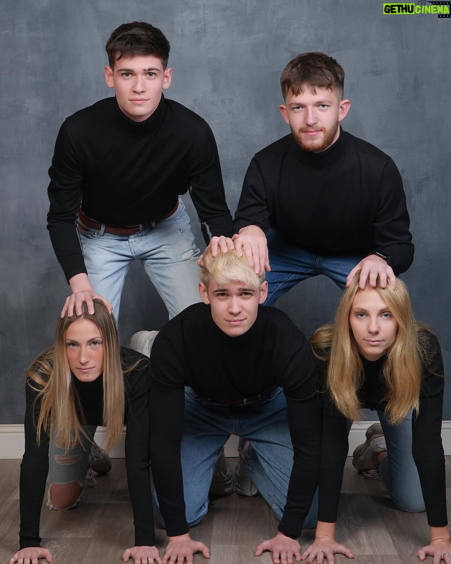 Max Mills - 12.2K Likes - Georgia got us looking like we’re about to pitch the iPod..