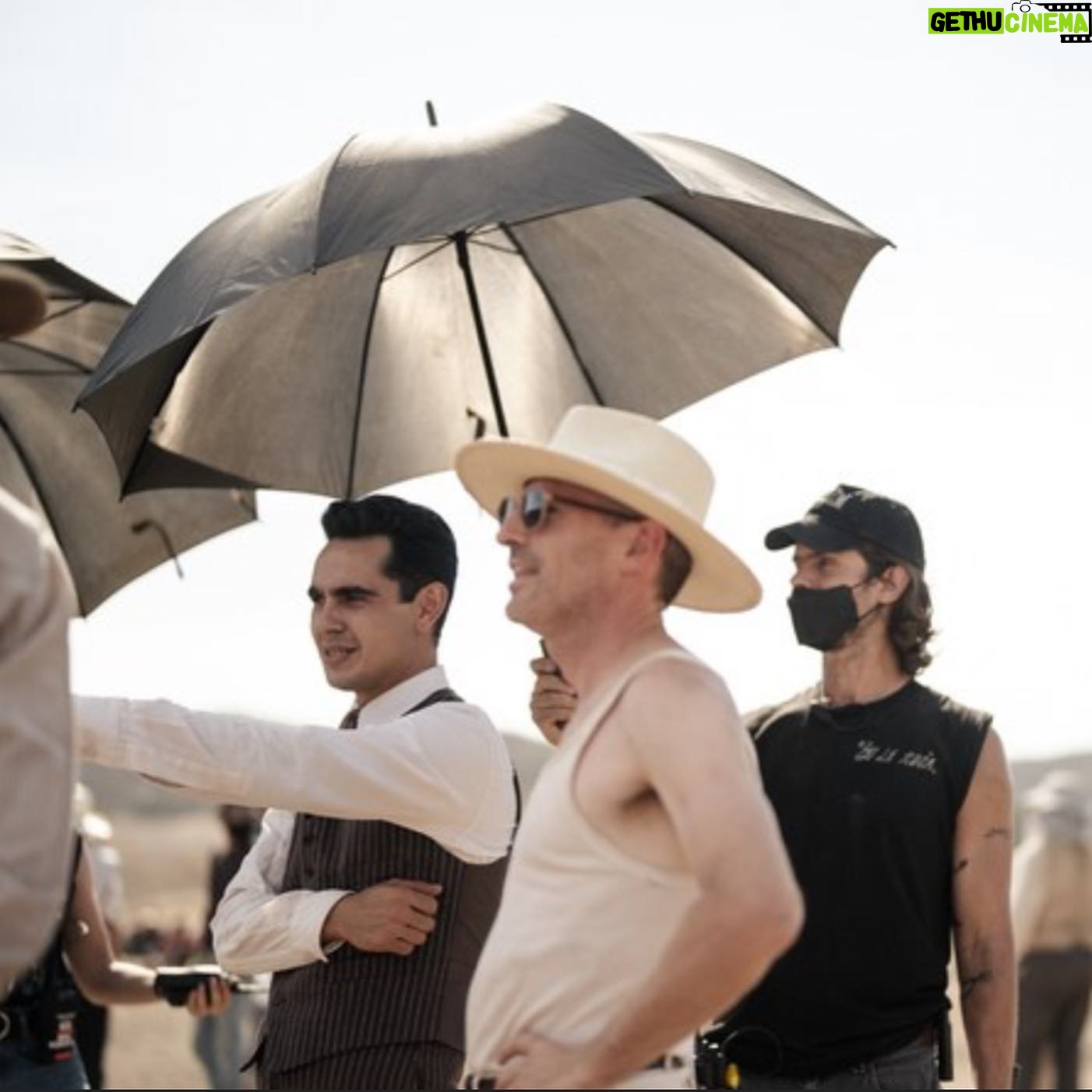 Max Minghella - 28.6K Likes - Merry Xmas ya filthy animals….
BABYLON is now playing in theaters 🐍 🐓 🐘 🐊 🐀