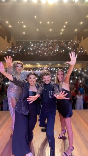 Max Petterson Instagram - Obrigado, Salvador! ✨❤️

Você são incríveis.