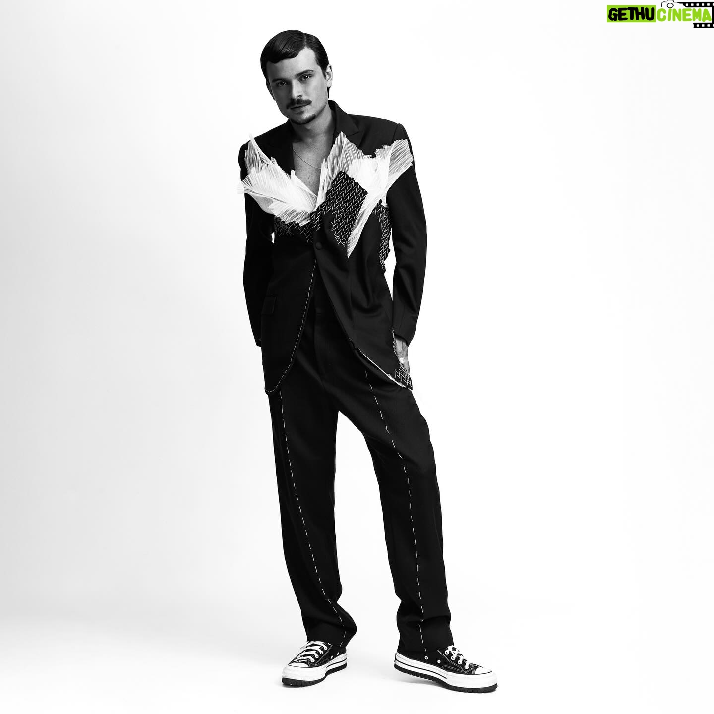 Max Petterson - 44.6K Likes - Um look básico para comprar um pão ali na esquina. 🙇🏻♂️
Merci beaucoup à tous!
Look: @stevenpassaro
Styling: @boudayluca
Photo: @jrfranch
