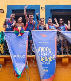 Max Petterson Instagram - Que energia incrível que é o carnaval de Olinda! É quente, caótico, mas é bom! Hahaha! Obrigado @nocasomila e @blocounidospelaansiedade e @riachuelo pela experiência incrível! ♥️🔥