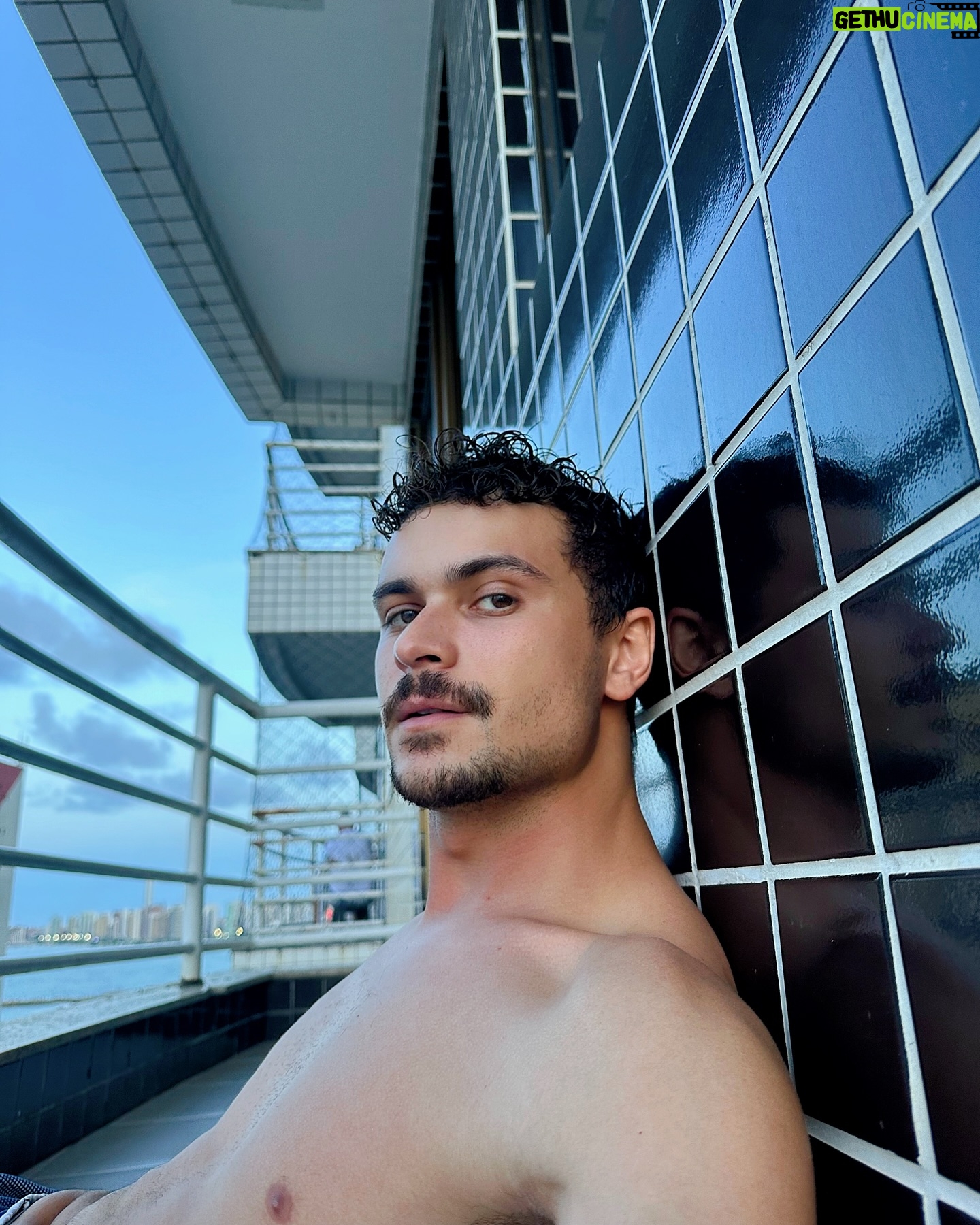 Max Petterson - 30.4K Likes - Casa limpa e bãim tomado. 😌