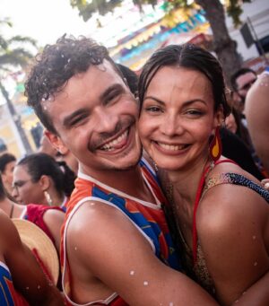 Max Petterson Instagram - Que energia incrível que é o carnaval de Olinda! É quente, caótico, mas é bom! Hahaha! Obrigado @nocasomila e @blocounidospelaansiedade e @riachuelo pela experiência incrível! ♥️🔥