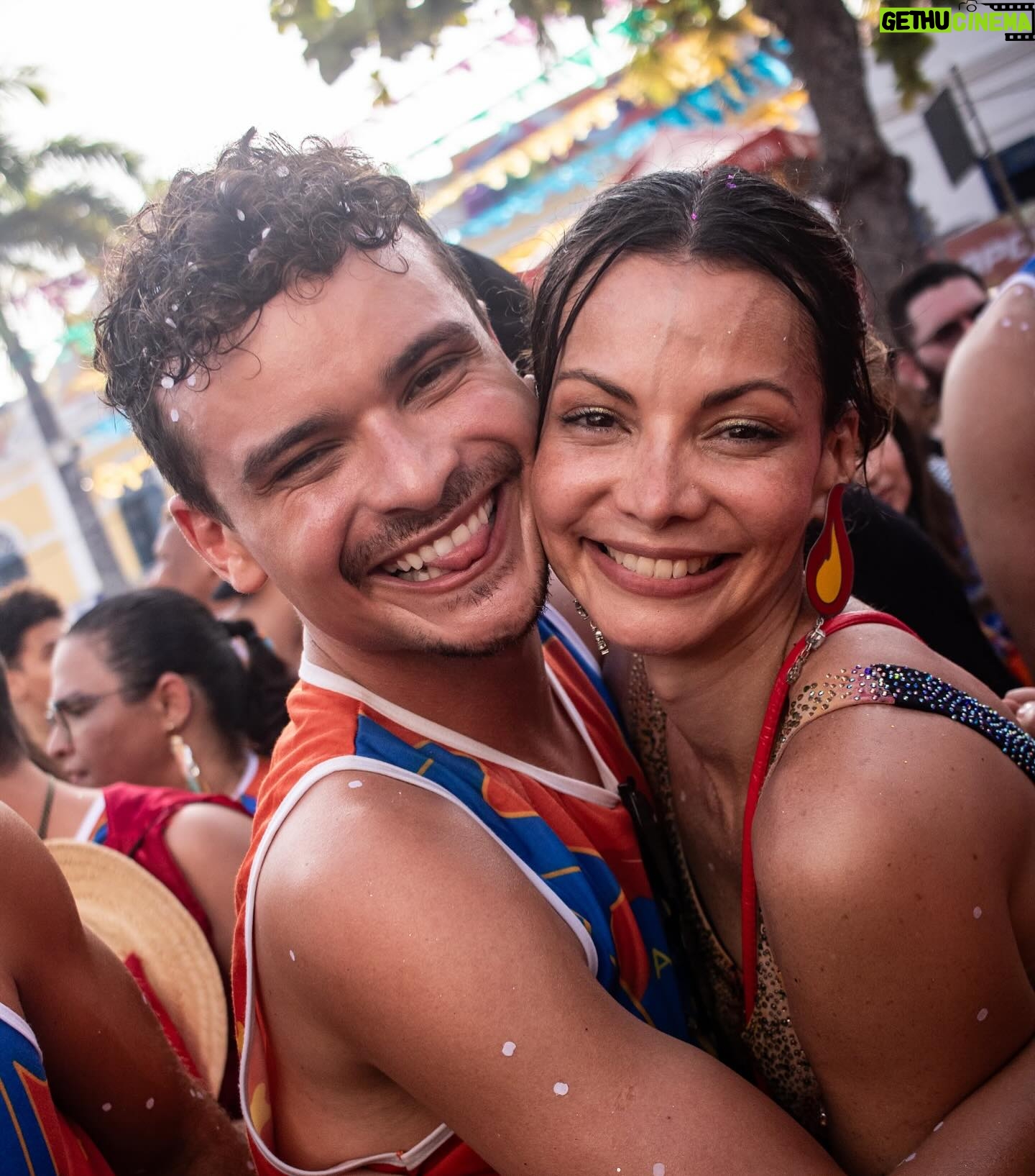 Max Petterson - 46K Likes - Que energia incrível que é o carnaval de Olinda! É quente, caótico, mas é bom! Hahaha! Obrigado @nocasomila e @blocounidospelaansiedade e @riachuelo pela experiência incrível! ♥️🔥