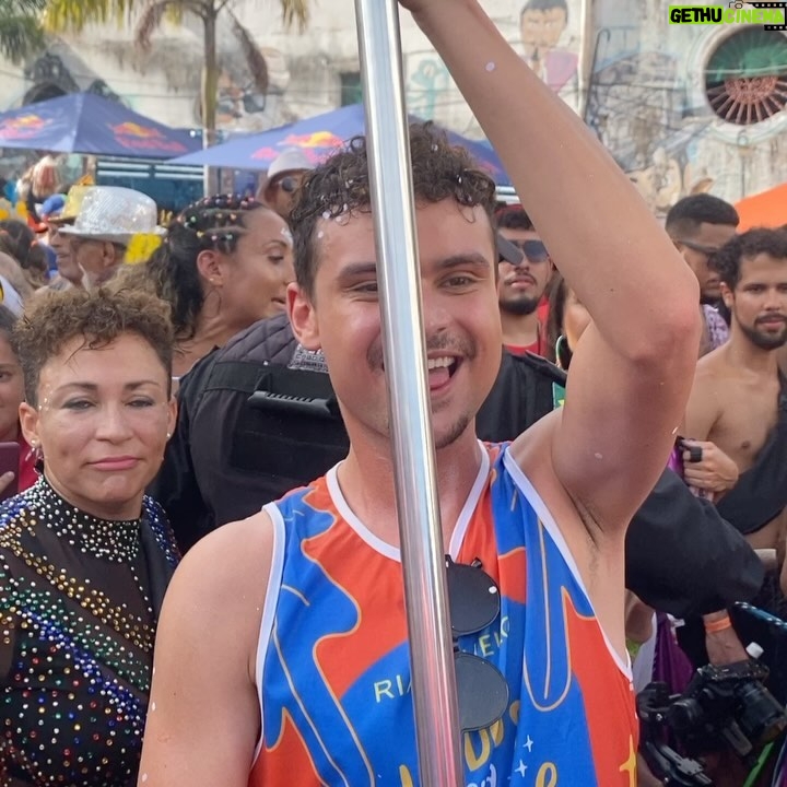 Max Petterson - 46K Likes - Que energia incrível que é o carnaval de Olinda! É quente, caótico, mas é bom! Hahaha! Obrigado @nocasomila e @blocounidospelaansiedade e @riachuelo pela experiência incrível! ♥️🔥