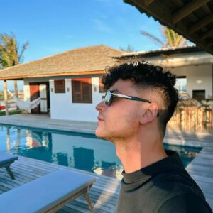 Max Petterson Instagram - 30 anos e eu quase rapo a cabeça toda.