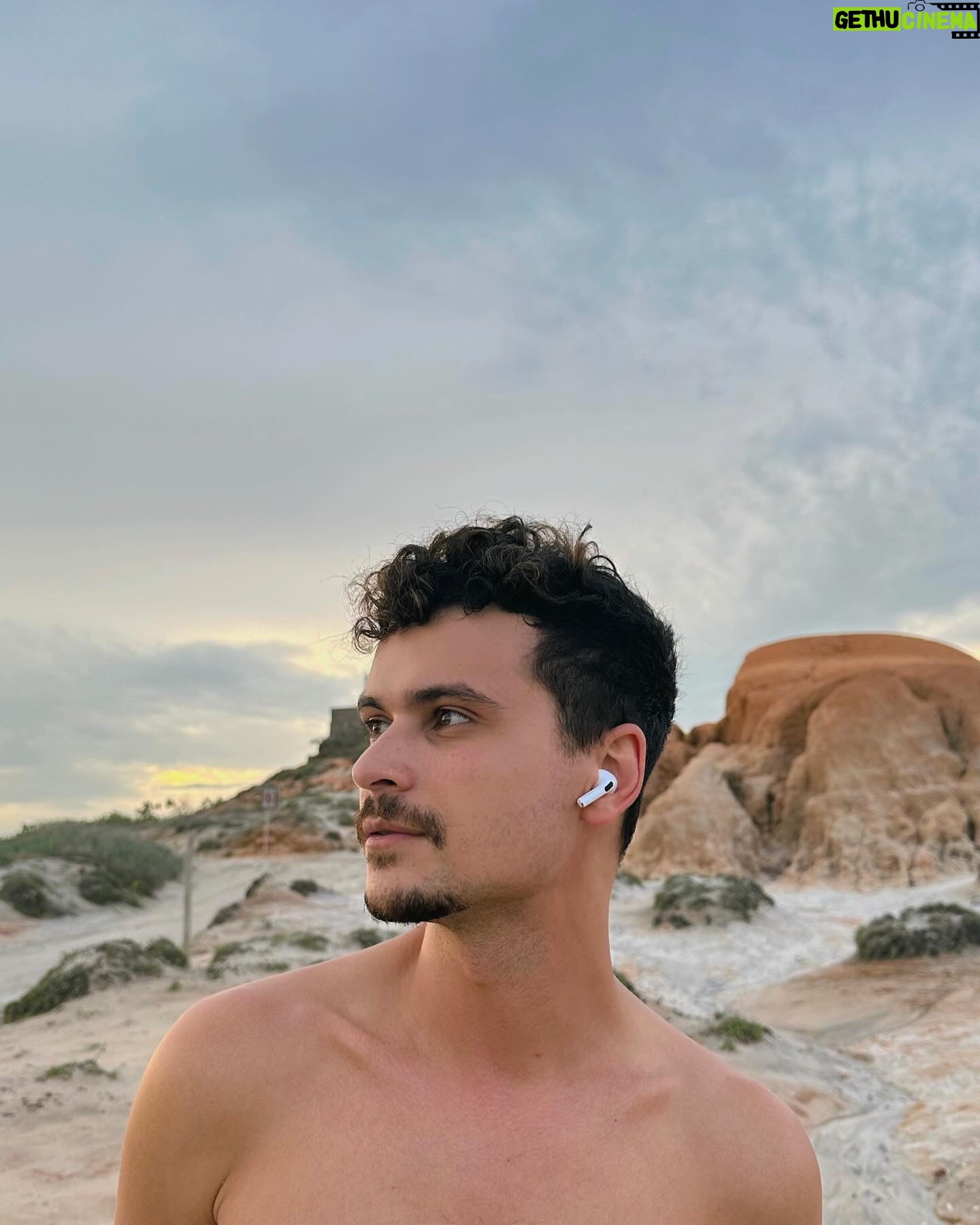 Max Petterson - 21K Likes - Só em Fortim pra vc me ver correndo assim despido pelos cantos. 🙃