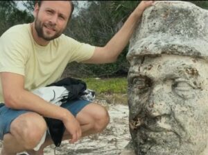 Max Riemelt Instagram - Stills from the crowdfunding trailer for @ernestos_island The crowdfunding campaign is still running. Check the link in the bio for more information.

#ernestosisland #movie #newmovie #crowdfunding #startnext #maxriemelt #startnext #crowdfunding