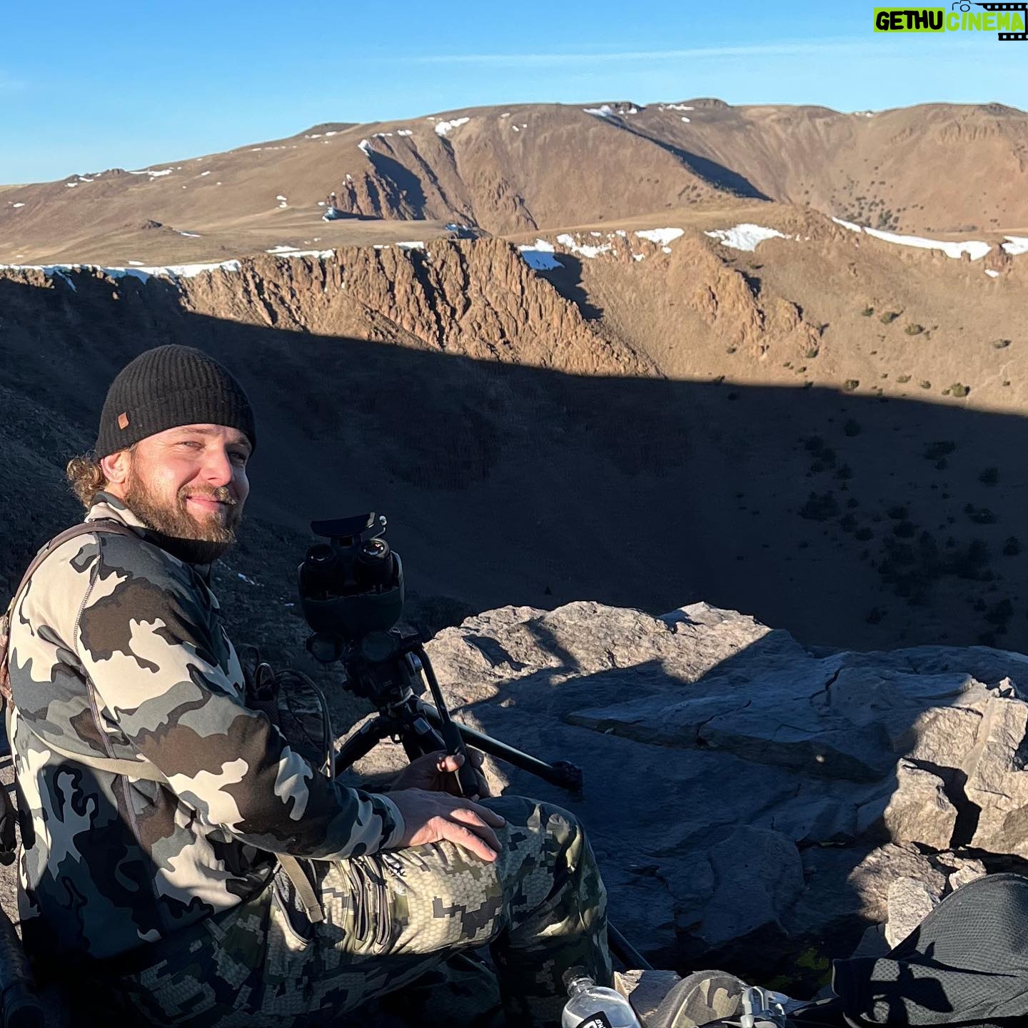 Max Thieriot - 28.1K Likes - āMy spirit soars where the air grows thinā Got my mind on the mountains lately! Happy 2022! Whatever path you choose to take, I recommend making sure at least some of it is dirt. ā¤ļø #getoutside #mountains #outdoors #happynewyear