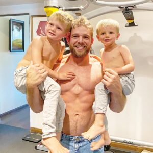Max Thieriot Instagram - If had lots of “jobs” in my life but nothing compares to this one ❤️ #dad #idadsohard #mylife #bestjobever #myheart