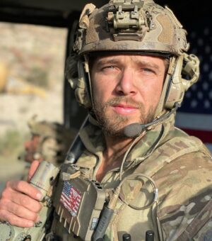Max Thieriot Instagram - See you tonight! 💪🔱🐸🇺🇸 #sealteam #clayspenser #cbs #veterans #military #brotherhood