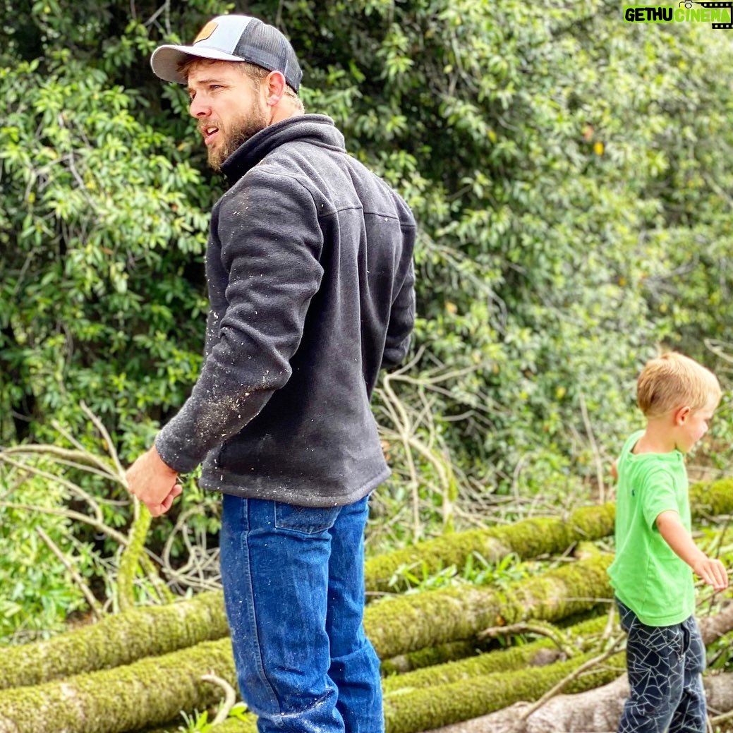 Max Thieriot - 26.6K Likes - Wranglers ā
American AgCredit jacket ā
Sawdust in the beard ā
little boy with a āsuper radā, home barbershop mohawk ā
#tellmeyouliveinthecountrywithouttellingmeyouliveinthecountry #countryboycansurvive #dadbod #raisethemoutdoors