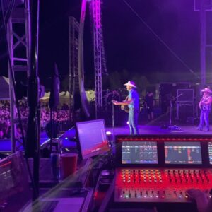 Max Thieriot Instagram - So great seeing u guys @jonpardi and @summer_pardi !!! Thanks for having our crazy crew and spoiling our littles with their first concert experience! You guys are the best ❤️
