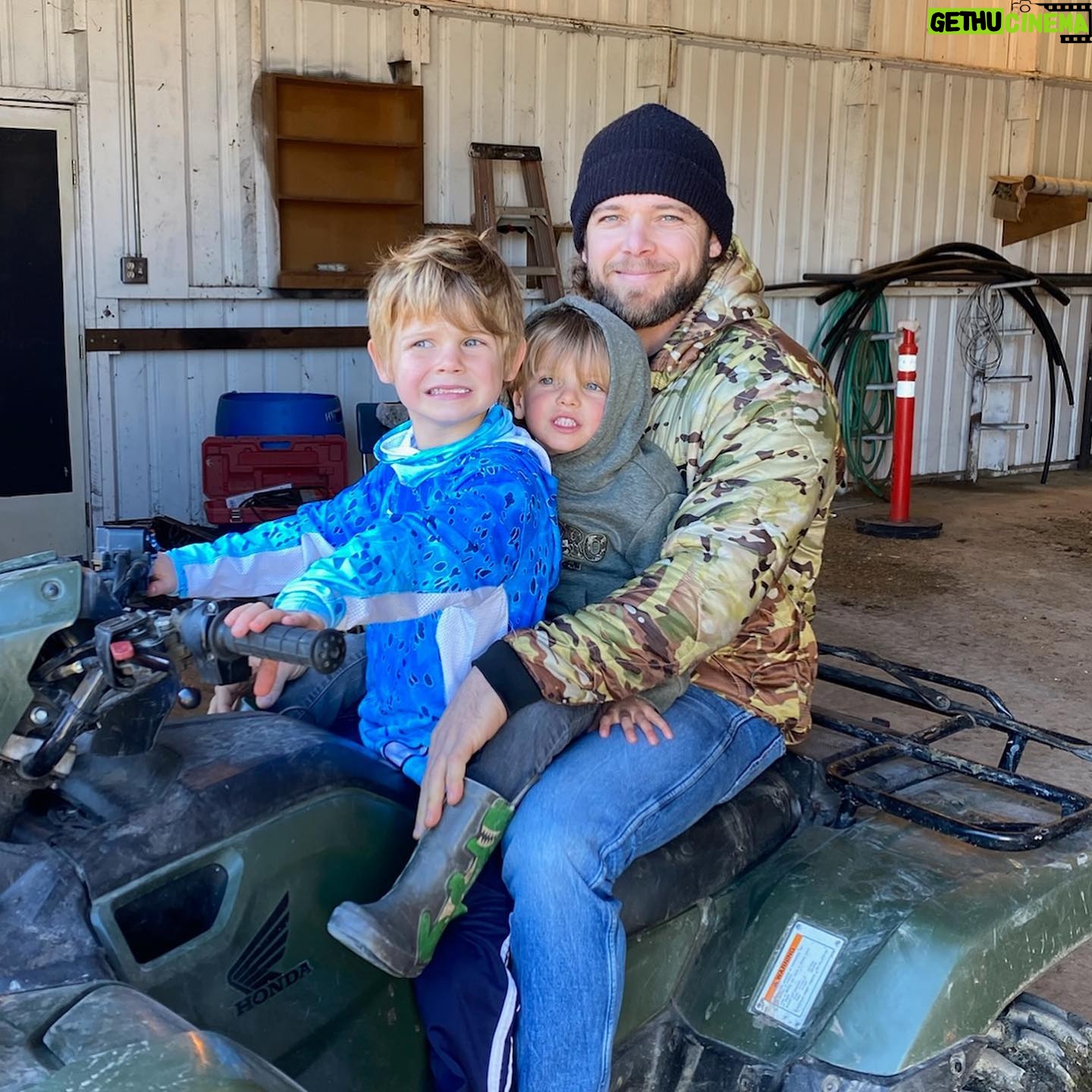Max Thieriot - 30.3K Likes - āThank God Iām a Country Boyā #raiseemoutdoors #countryliving #fishing