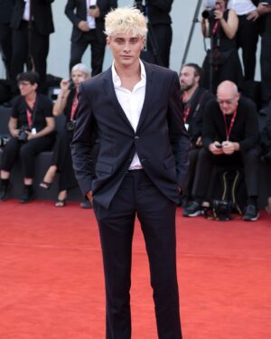 Maxence Danet-Fauvel Instagram - Venice Film Festival 🇮🇹

Thank you @armanibeauty for having me there. 

@giorgioarmani 

#Venezia79
#BiennaleCinema2022