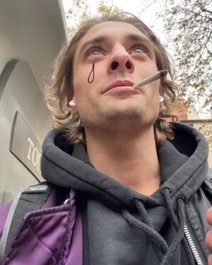 Maxence Danet-Fauvel Instagram - Les copains, les tatouaches, la psychanalyse et les tournesols