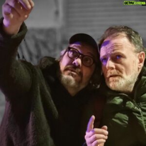 Maxi Ghione Instagram - QUE HACE UN MARCHANTE REUNIDO CON UN AGENTE DE INTERPOL LUEGO DE 18 AÑOS? ...sospechoso. SÍ, el día en que Rocamora se encontró con Ramón cuan San Martín con Bolivar en Guayaquil. 
#Montecristo 
.
Ahora, hablando enserio: 
Gracias @luismachinok por tu amistad y ese amor intacto que nos une. 
.
Otro tema: vayan a ver #LaultimaSesionDeFreud , es para que la vean autores, actores y directores y de esa manera van a poder tener un ejemplo mas claro sobre como se escribe, como se actúa y como se dirige. 
MAGISTRAL.
.
#TEATRO
@danielveronese.teatro 🙌🙌🙌