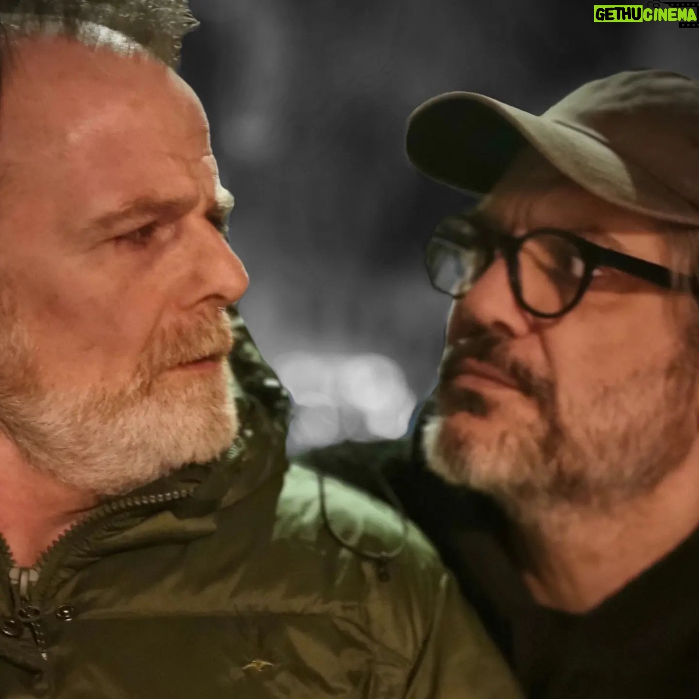 Maxi Ghione - 1.5K Likes - QUE HACE UN MARCHANTE REUNIDO CON UN AGENTE DE INTERPOL LUEGO DE 18 AÑOS? ...sospechoso. SÍ, el día en que Rocamora se encontró con Ramón cuan San Martín con Bolivar en Guayaquil.
#Montecristo
.
Ahora, hablando enserio:
Gracias @luismachinok por tu amistad y ese amor intacto que nos une.
.
Otro tema: vayan a ver #LaultimaSesionDeFreud , es para que la vean autores, actores y directores y de esa manera van a poder tener un ejemplo mas claro sobre como se escribe, como se actúa y como se dirige.
MAGISTRAL.
.
#TEATRO
@danielveronese.teatro 🙌🙌🙌