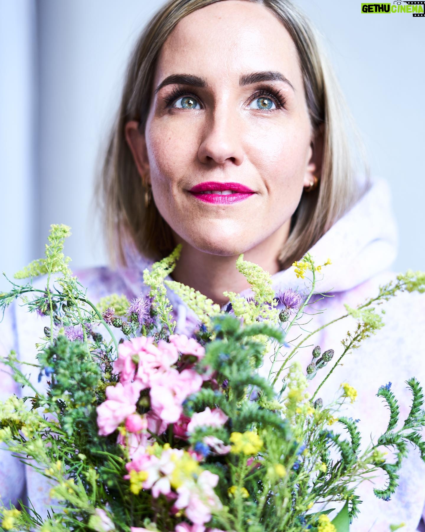 Maxi Warwel - 2.2K Likes - Schönen Sonntag, ihr Lieben! 💫
Hoffentlich ist das Leben bald wieder bunter 🙏
#bunt #blumen #actress #pinkismyfavoritecolor🌸
pic @kimi_palme_portraits h&m @__julischulz__