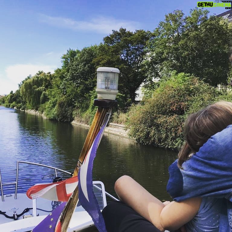 Maxi Warwel - 883 Likes - home sweet home ❤️ #urlaub #wasser #boot #familie #liebe #sommer #berlin #landwehrkanal #kreuzbergermädchen @bernhard_piesk_alias_pieska