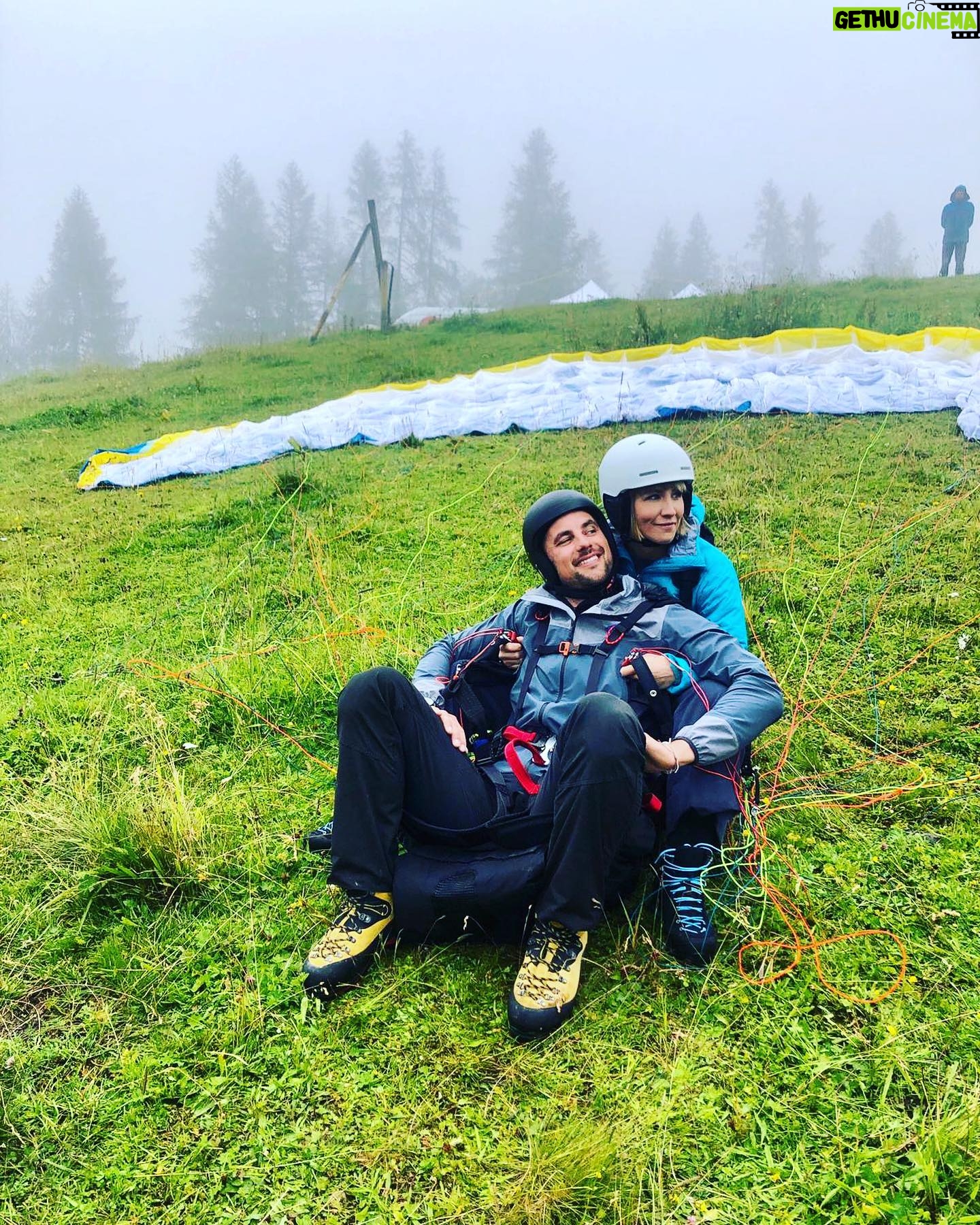 Maxi Warwel - 1.6K Likes - Kollegen im Nebel 😊 #diebergretter #königinderlüfte #dreharbeiten #berge @ferdinandseebacher @diebergretter_offiziell picby @da_jules_rocka
