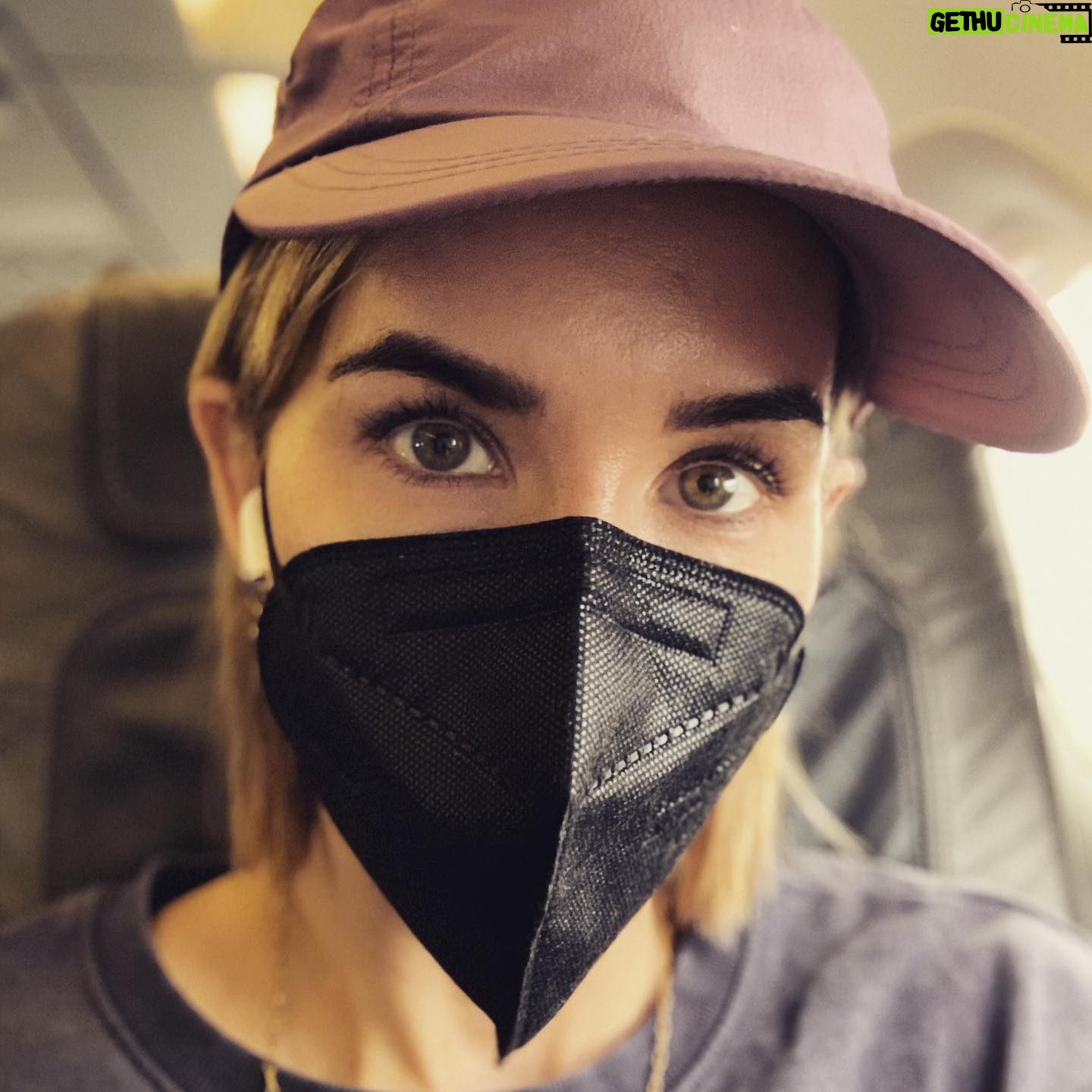 Maxi Warwel - 1.6K Likes - „Wo bin ich?“ #losttrack #imzug? #imauto? #imflieger? #ständigunterwegs #partofthejob #actresslife #staysafe #schaukakau