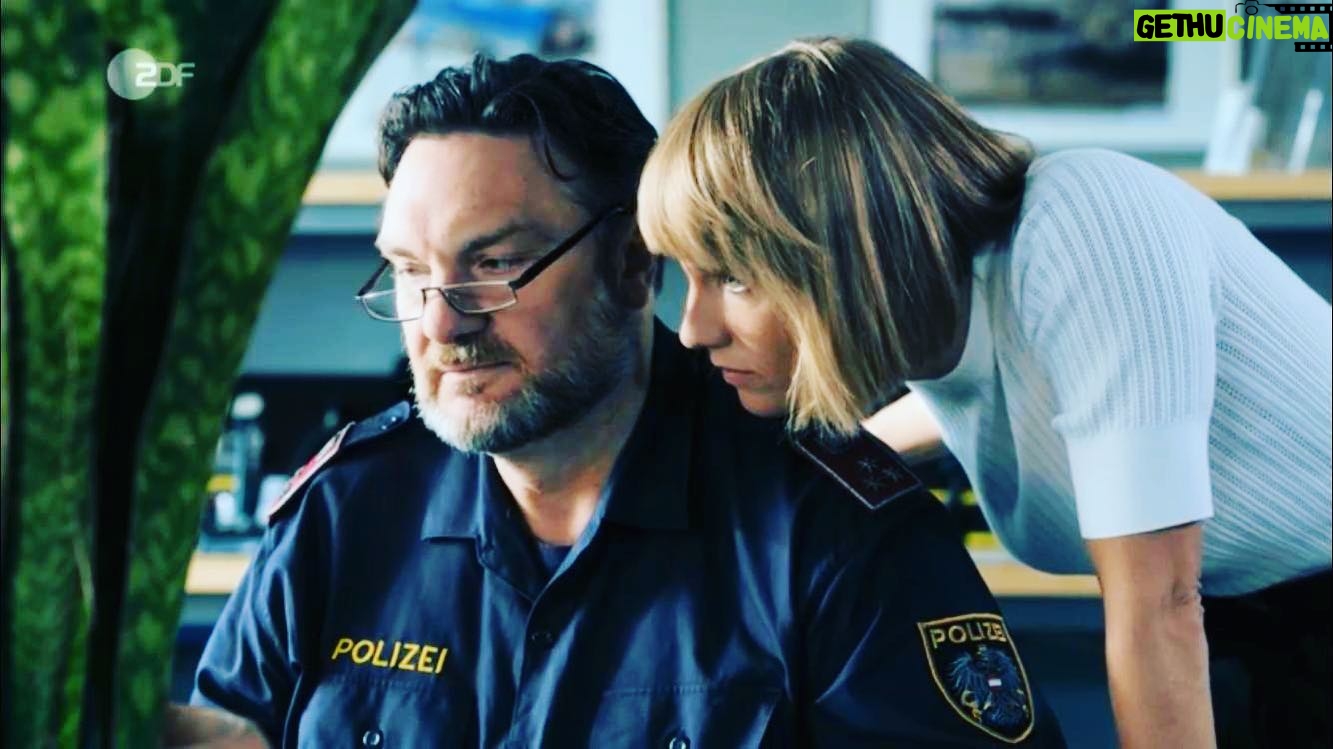 Maxi Warwel - 0.9K Likes - Es geht wieder los!! Heute abend um 20:15 im ZDF! Ich bin selbst sehr gespannt und freue mich auf euer Feedback!! Viel Spaß!! #diebergretter #komissarinpollath #staffelstart #vorfreude @martin.leutgeb.actor