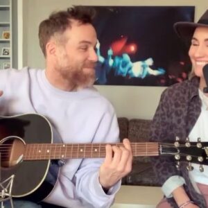 Maxi Warwel Instagram - Frohe Ostern Euch allen 🐰🌸
#makemusicnotwar #liebe #tagteam #musiclovers #wiewarditnochmalmitjesus?
@piesk_und_pieska