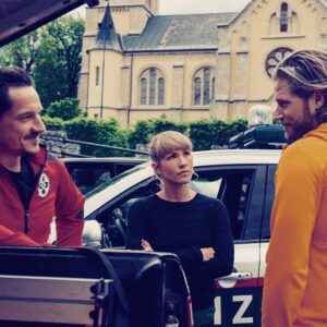 Maxi Warwel Instagram - also ich hab schon mal geguckt 😉 #diebergretter #derkommissargehtum #dasglückisteinschmetterling #morgen20:15uhrimzdf @diebergretter_offiziell