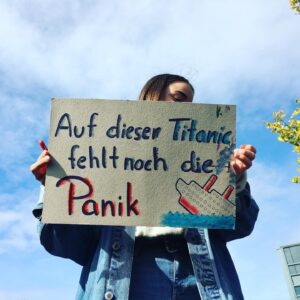 Maxi Warwel Instagram - word. #fridaysforfuture #allefürsklima #wirsindhierwirsindlautweilihrunsdiezukunftklaut