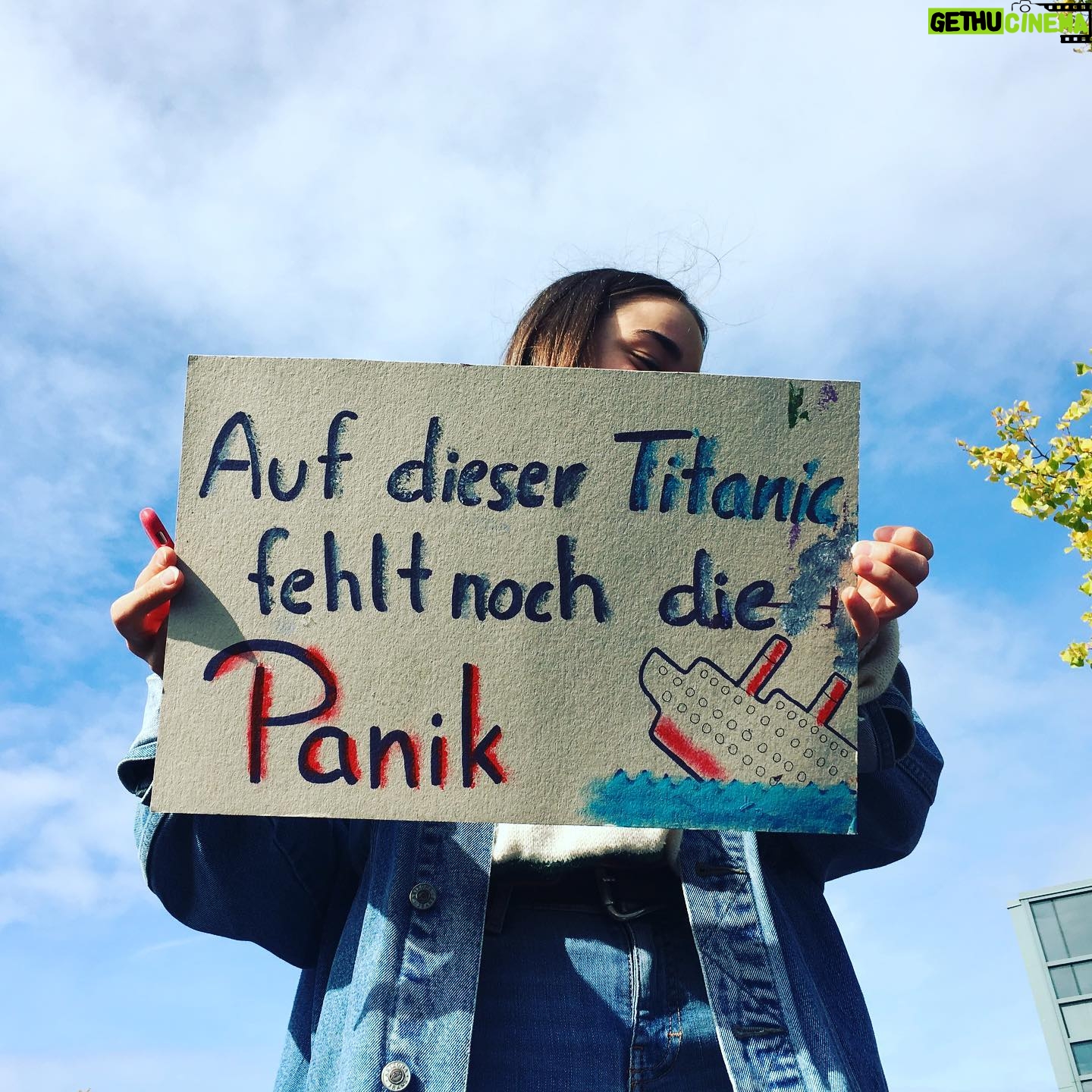 Maxi Warwel - 665 Likes - word. #fridaysforfuture #allefürsklima #wirsindhierwirsindlautweilihrunsdiezukunftklaut