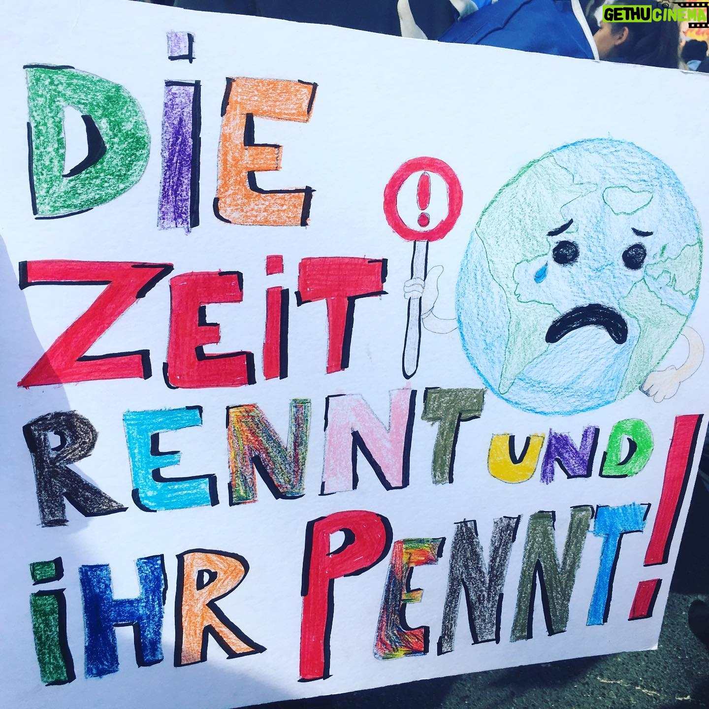 Maxi Warwel - 665 Likes - word. #fridaysforfuture #allefürsklima #wirsindhierwirsindlautweilihrunsdiezukunftklaut