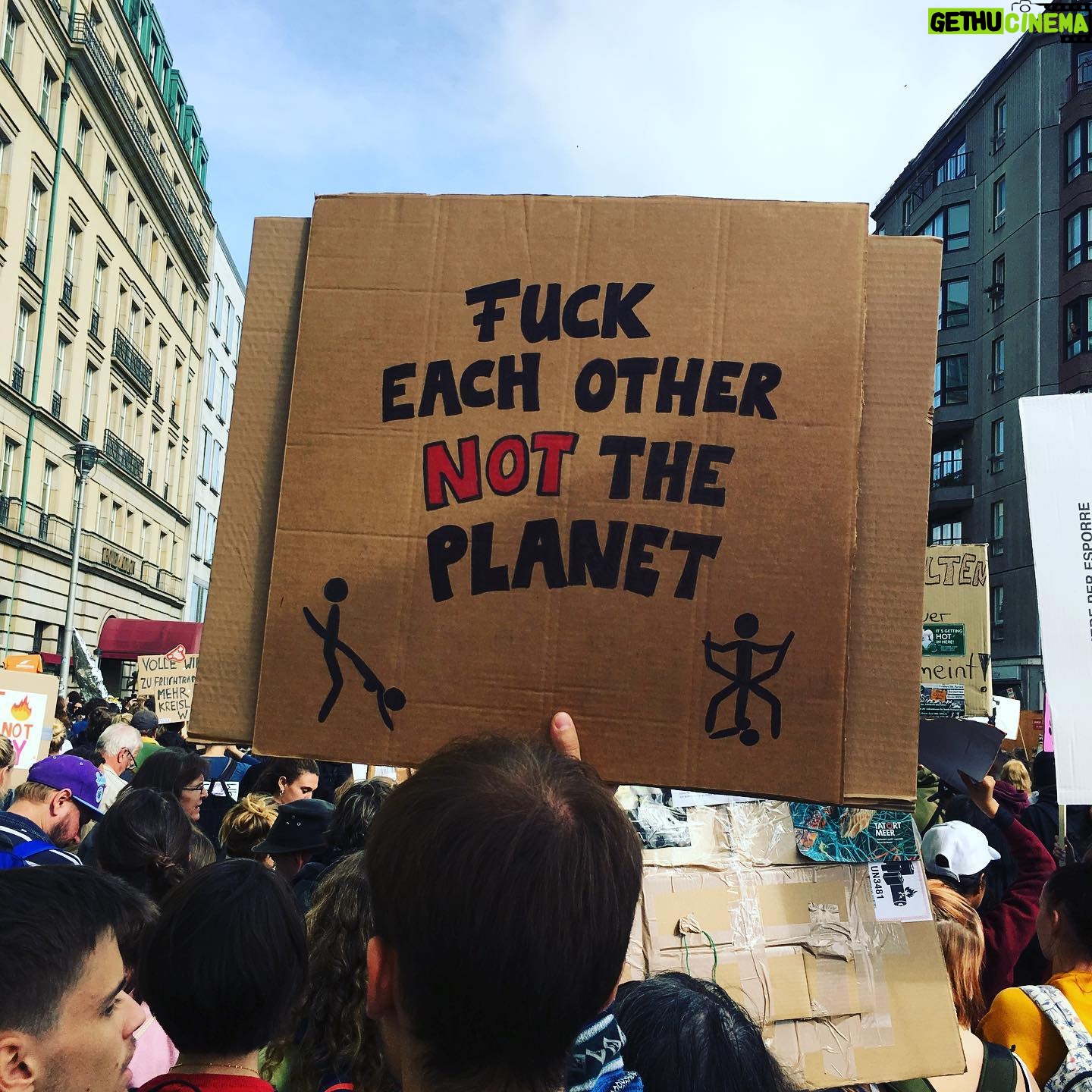 Maxi Warwel - 665 Likes - word. #fridaysforfuture #allefürsklima #wirsindhierwirsindlautweilihrunsdiezukunftklaut
