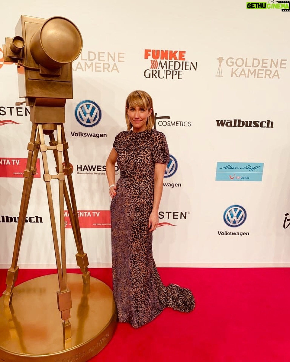 Maxi Warwel - 824 Likes - gute nacht ;) vielen dank an @dawidtomaszewski für das wunderschöne kleid!
