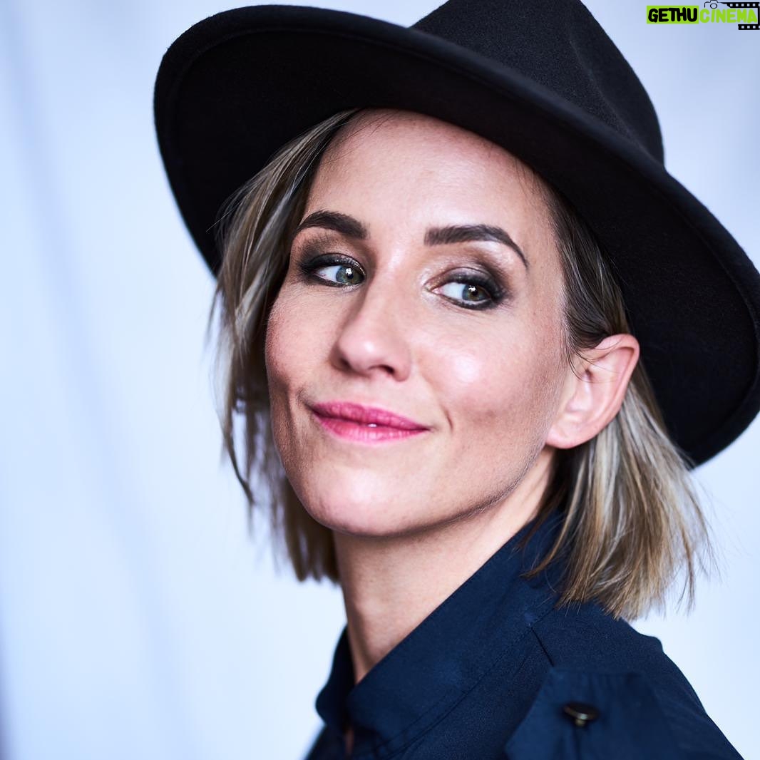 Maxi Warwel - 1.4K Likes - „Foto Nr.5“
#headshot #actress #mirfallenkeinehashtagsmehrein #schaukakau #habtneschönewoche
wieder von lovely @kimi_palme_portraits 🙌
und h&m by magic @__julischulz__ 👌