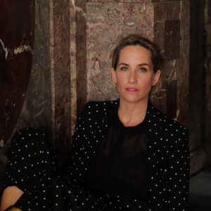 Maxi Warwel Instagram - ✨ Looky Looky.... ✨
Neue Fotos von der wundervollen @mirjam_knickriem #fotoshooting #schauspielerin#ichsitzimmersoimtreppenhausrum😆