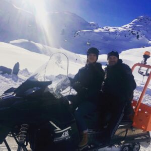Maxi Warwel Instagram - liebe grüße aus dem urlaub! ach nee, quatsch....is ja meine arbeit! 😜 #diebergretter #ersterdrehtag #ilovemyjob #winterwonderland #dankbar @martin.leutgeb.actor