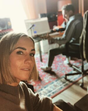 Maxi Warwel Instagram - work in progress 😉
#königin #songwriting #recording @cozee.beats @rxon.studio