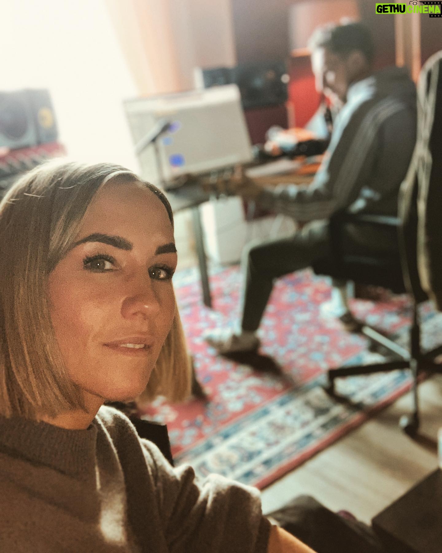 Maxi Warwel - 1.9K Likes - work in progress 😉
#königin #songwriting #recording @cozee.beats @rxon.studio