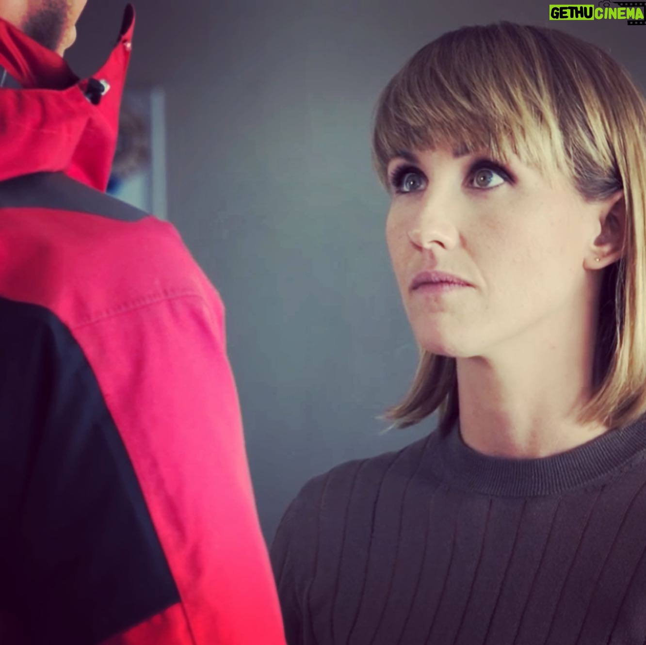 Maxi Warwel - 1.4K Likes - BILDERRÄTSEL #staffelfinale #diebergretter #spoileralert #komissarin #schonwiedereinjahrum #byebye #machtsjutnachbarn @sebastianstroebel_official @luisebaehr @ferdinandseebacher @lohr_robert @michael_pascher @gundula.niemeyer @martin.leutgeb.actor