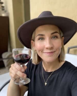 Maxi Warwel Instagram - UUUUUUURLAUB!!! Cheers, ihr Lieben! Lasst es Euch gut gehen! 😚
