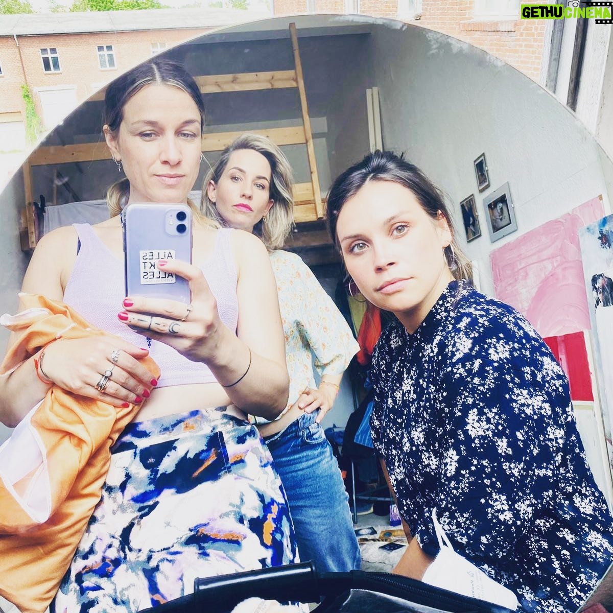 Maxi Warwel - 820 Likes - SHOOTING 💫👌💃🏼 mit @kimi_palme_portraits und einem wundervollen H&M von @__julischulz__ #womeninbusiness #girlpower #fun